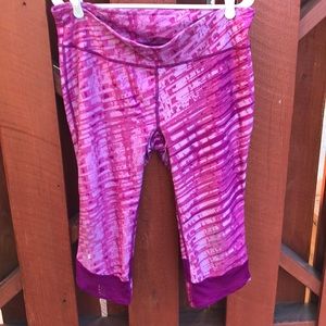 Under Armour pink crop leggings